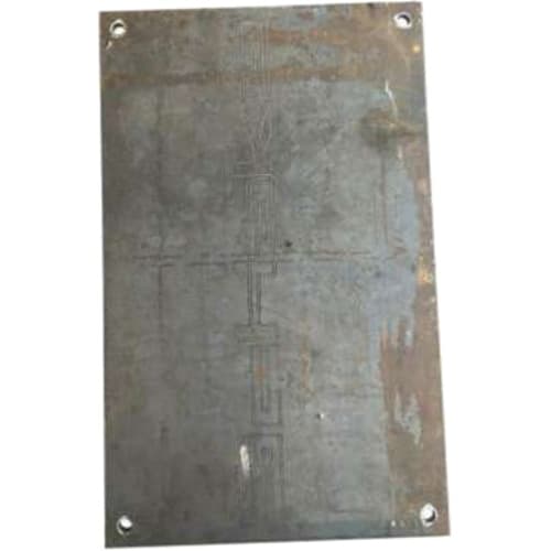 Überfahrplatte aus Gütestahl 20 mm stark, rechteckige Stahlplatte mit Bohrlöchern an den Ecken