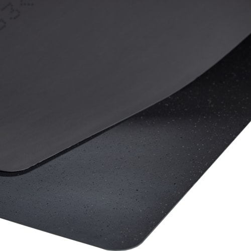 Robuste Arbeitsplatzmatte YOGA FLAT ULTRA schwarz mit glatter Oberfläche und speckle Muster