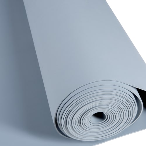 Hellblaue Antirutschmatte und Isoliermatte YOGA FLAT ISO zusammengerollt