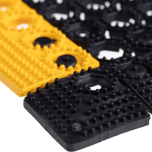 Eckverbindung für Antirutschmatte und Gittermatte YOGA GRIP ULTRA in schwarz und gelb mit Noppenstruktur