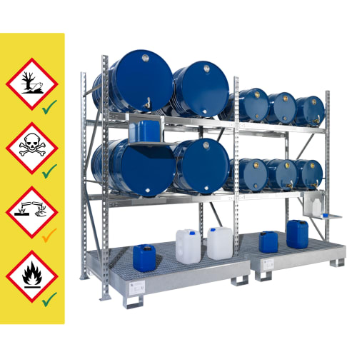 Gefahrstoffregal Typ FR mit blauen 60- und 200-Liter-Fässern und Kanistern zur sicheren Lagerung von Gefahrstoffen