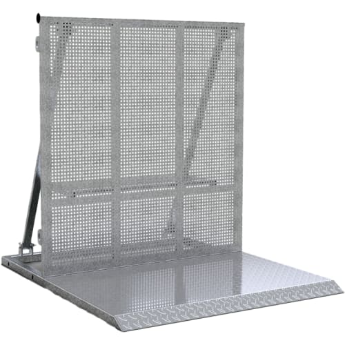 Schake Bühnengitter aus Metall mit gelochter Oberfläche und rutschfester Rampe