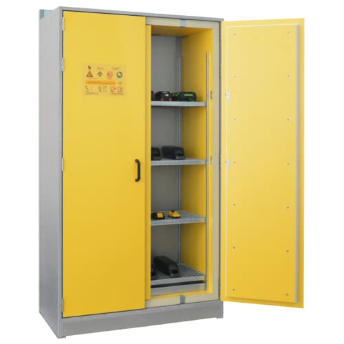 Lagerschrank für Lithium-Ionen Akkus Basic Charge EI 90 mit gelben Türen und mehreren Regalen zur sicheren Aufbewahrung von Akkus