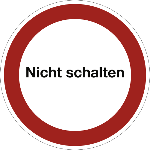 Verbotsschild mit rotem Rand und schwarzer Aufschrift Nicht schalten auf weißem Hintergrund