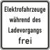 Elektrofahrzeuge während des Ladevorgangs VZ 1026-60