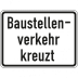 Zusatzschild Baustellenverkehr kreuzt Zusatzzeichen 2132