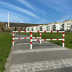 Schwenkbare Wegesperre mit Dreikantschloss Schwenkbare Wegesperre mit Dreikantschloss
