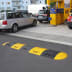 Fahrbahnschwelle TOPSTOP | Temposchwelle aus Recyclingmaterial bis 40 t Fahrbahnschwelle TOPSTOP | Temposchwelle aus Recyclingmaterial bis 40 t