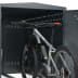 Fahrradgarage BikeBox 1 G XL mit grauem E-Bike und schwarzem Rahmen im Inneren
