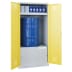 Umweltschrank mit gelben Türen für 200-Liter-Fässer und Chemikalienbehälter storeLAB®