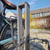 CITY-Anlehnbügel VeloRama Fahrradständer aus Metall mit angeschlossenem Fahrrad und Schloss im Außenbereich