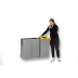 Wertstoff-Sammler QUADRO 79 mit drei Recyclingbehältern in Grau mit farbigen Deckeln und einer Frau daneben