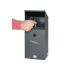 Wandascher EZS 1 grauer Wandaschenbecher mit Hand wirft E-Zigarette ein