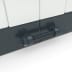 Detailaufnahme der Befestigungsschraube am mobilen Raumsystem MultiRoom Indoor Basic 15 mit weißer Oberfläche und schwarzem Metallrahmen