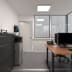 Mobiles Raumsystem MultiRoom Outdoor Basic 15 mit modernem Bürointerieur, Schreibtisch, Computer und Drucker