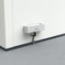 Mobiles Raumsystem MultiRoom Basic 10 barrierefrei mit Potentialausgleichsschiene und Kabelanschluss an weißer Wand auf grauem Boden