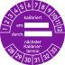 Prüfplakette kalibriert mit Feldern für Datum und Prüfer, violett, mit Zahlen von 1 bis 12 und 28 bis 33, nächster Kalibriertermin