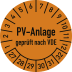 Prüfplakette für PV-Anlage geprüft nach VDE mit Monats- und Jahresangaben in orange