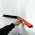 NESTLE DIGIT 35 pro digitaler Winkel- und Neigungsmesser mit Wasserwaage in Gebrauch an einer Wand