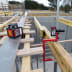 NESTLE Stachel-Latte SL-22 Lasergerät auf Baustelle mit Holz- und Metallunterstützung