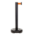 Gurtabsperrpfosten Beltrac Outdoor mit schwarzem Pfosten und orangefarbenem Absperrband