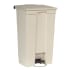 Beiger Tret-Mülleimer Step-On Classic Container von Rubbermaid mit 87 Litern Fassungsvermögen