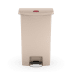 Beiger Tret-Mülleimer Slim Jim Step-On Container mit Frontpedal von Rubbermaid, 68 bis 90 Liter Fassungsvermögen