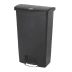 Schwarzer Tret-Mülleimer Slim Jim Step-On Container Front Step von Rubbermaid mit 68 bis 90 Liter Fassungsvermögen