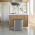 Soft-Touch Mülleimer Bo Touch Bin von Brabantia aus Edelstahl mit 60 Liter Fassungsvermögen in moderner Küche