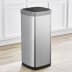 Sensor-Abfalleimer EcoSmart EKO aus Edelstahl mit 50 Liter Fassungsvermögen in moderner Küche